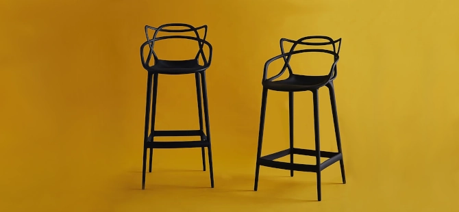 Tabourets de bar noir Masters Stool de la marque de meubles et de décorations Kartell